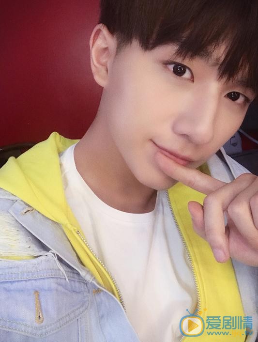 李宏毅生活照 李宏毅高清写真_李宏毅高清剧照