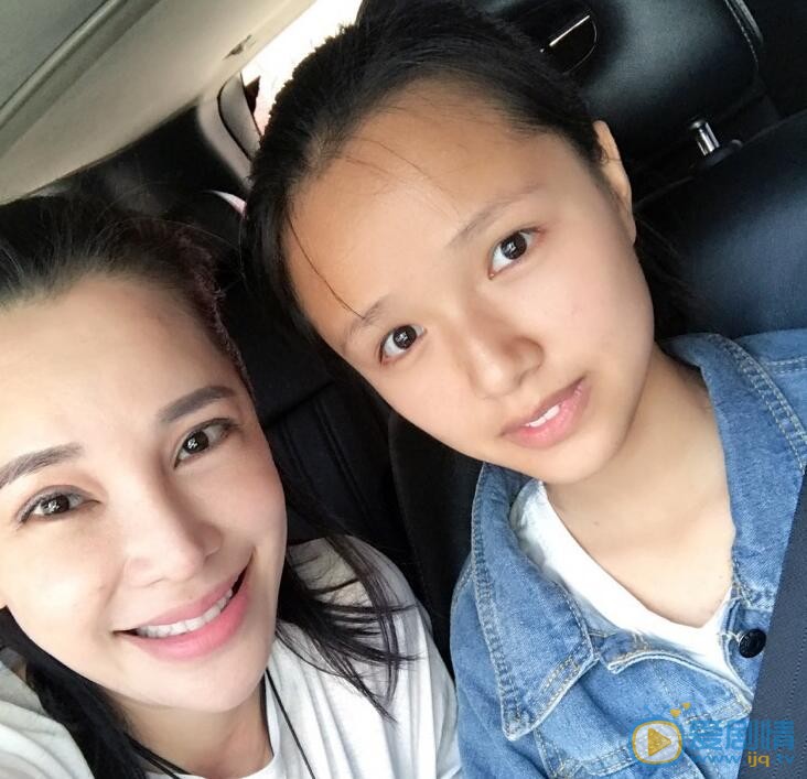 孔维公益活动照 孔维高清写真_孔维高清剧照