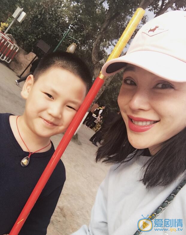 孔维公益活动照 孔维高清写真_孔维高清剧照