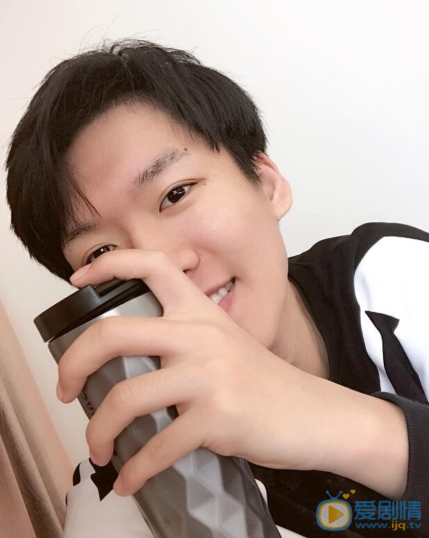 杨铭生活照 杨铭高清写真_杨铭高清剧照
