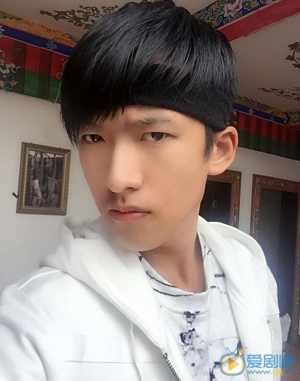 杨铭生活照 杨铭高清写真_杨铭高清剧照