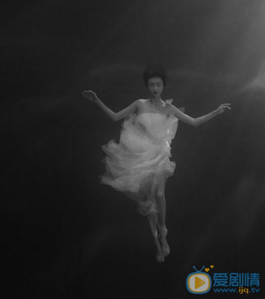 杨菲洋水中写真 杨菲洋高清写真_杨菲洋高清剧照