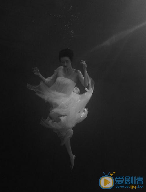 杨菲洋水中写真 杨菲洋高清写真_杨菲洋高清剧照