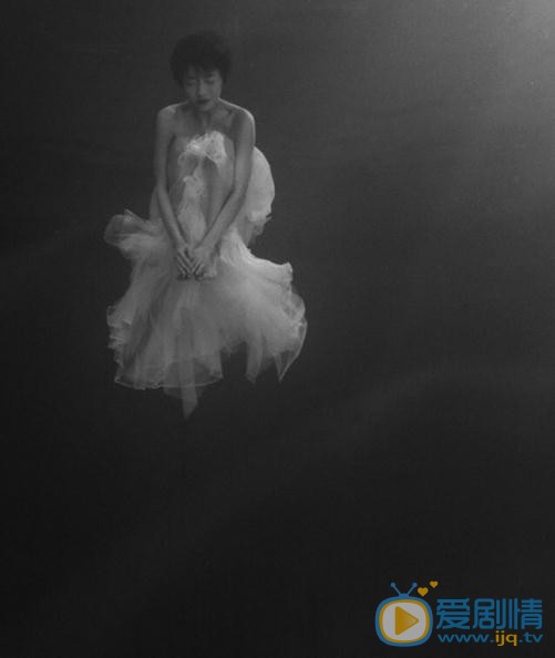 杨菲洋水中写真 杨菲洋高清写真_杨菲洋高清剧照