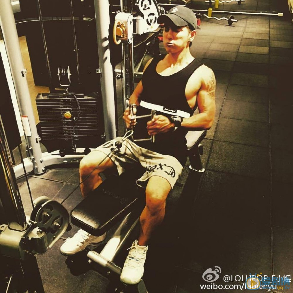 杨奇煜健身照 杨奇煜运动健身照
