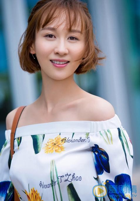 练束梅街拍写真 练束梅高清写真_练束梅高清剧照