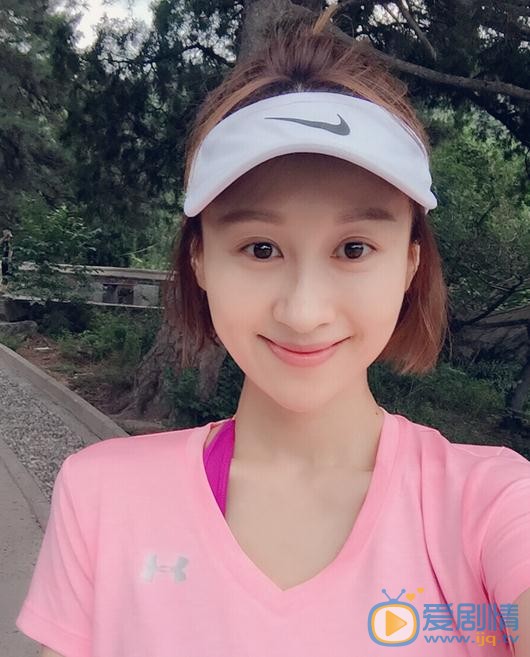 练束梅生活照 练束梅高清写真_练束梅高清剧照