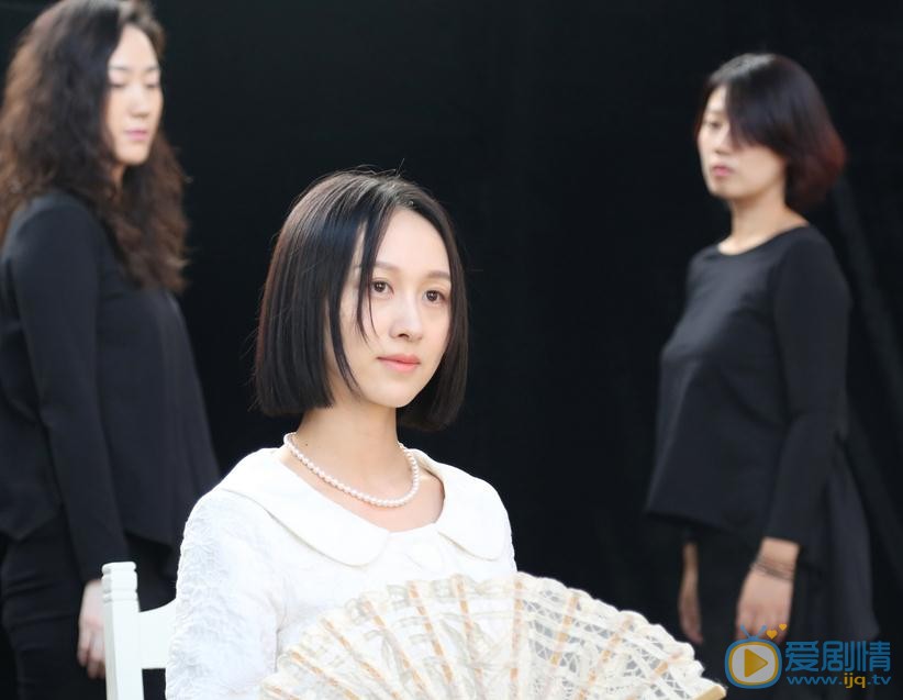 练束梅《我的妹妹安娜》话剧照 练束梅高清写真_练束梅高清剧照