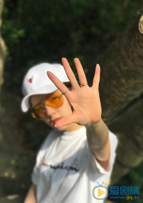 刘真君街拍照 刘真君高清写真_刘真君高清剧照