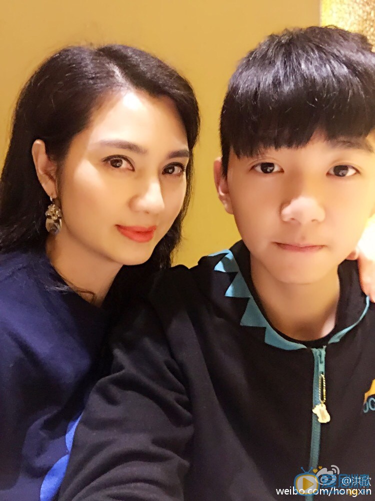 洪欣儿子张浩锋照片 洪欣高清写真_洪欣高清剧照