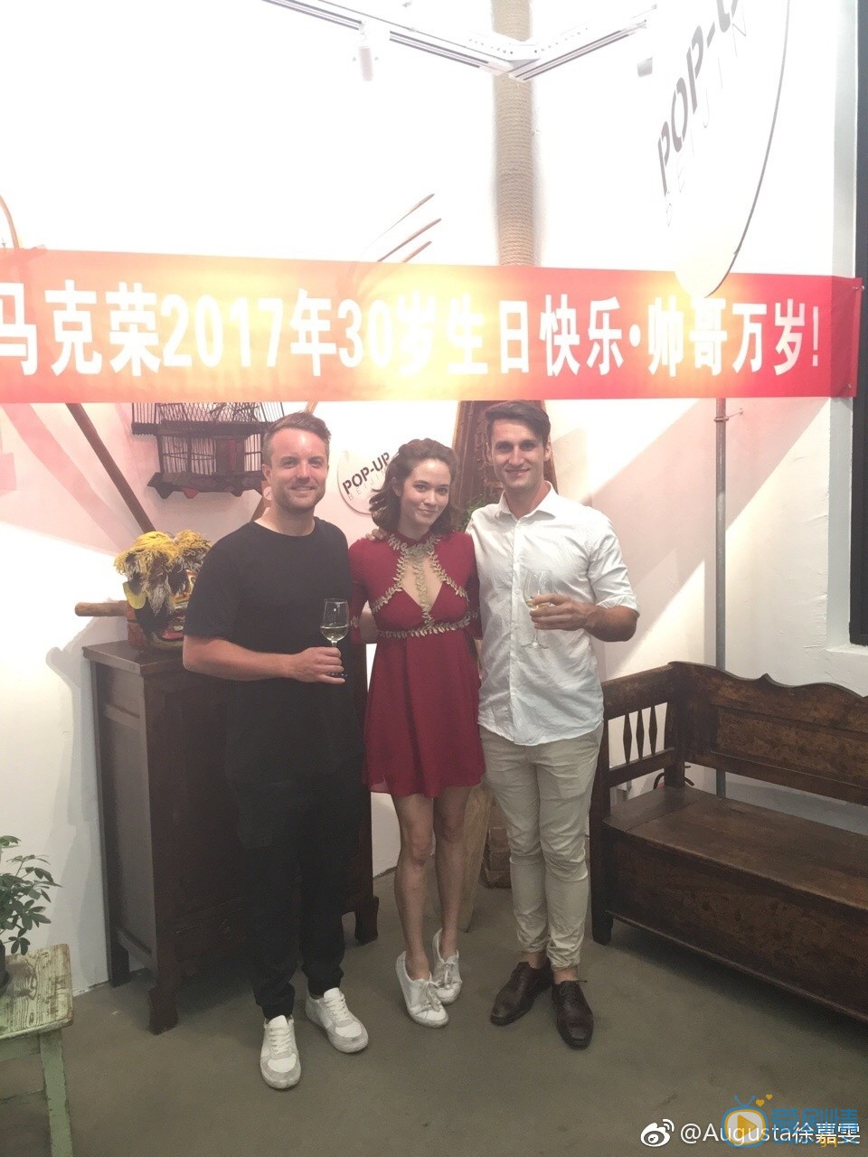 徐嘉雯友人合照 徐嘉雯高清写真_徐嘉雯高清剧照