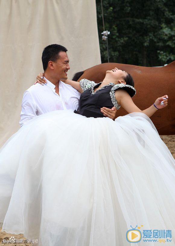 何洁和赫子铭结婚照 何洁高清写真_何洁高清剧照