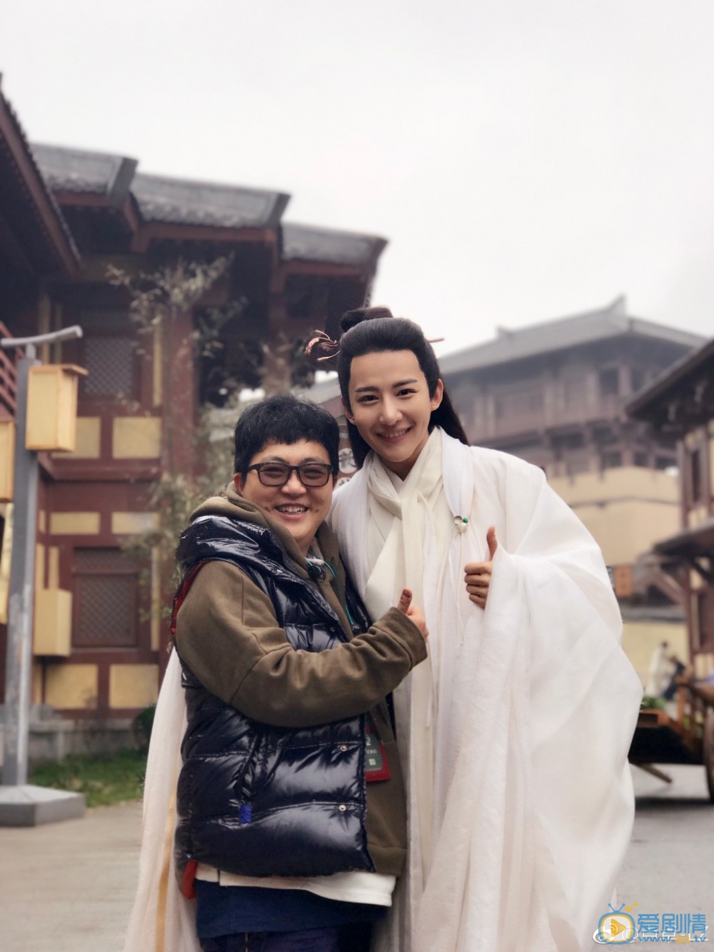 卢卓片场自拍照 卢卓高清写真_卢卓高清剧照