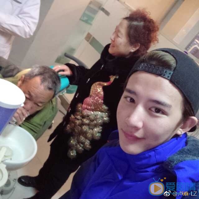 卢卓家人合照 卢卓家人合照