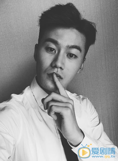 李柄辉生活照 李柄辉高清写真_李柄辉高清剧照