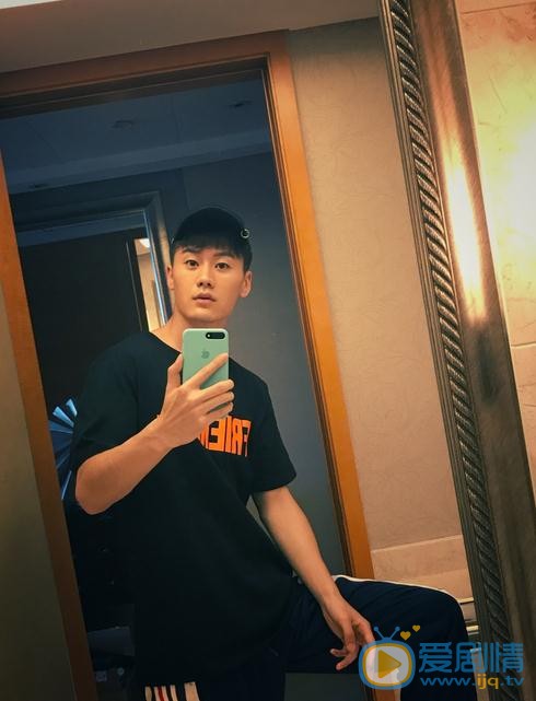 李柄辉生活照 李柄辉高清写真_李柄辉高清剧照
