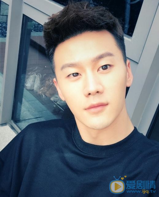 李柄辉生活照 李柄辉高清写真_李柄辉高清剧照