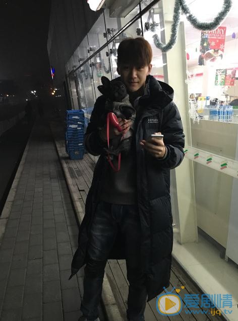 李柄辉生活照 李柄辉高清写真_李柄辉高清剧照