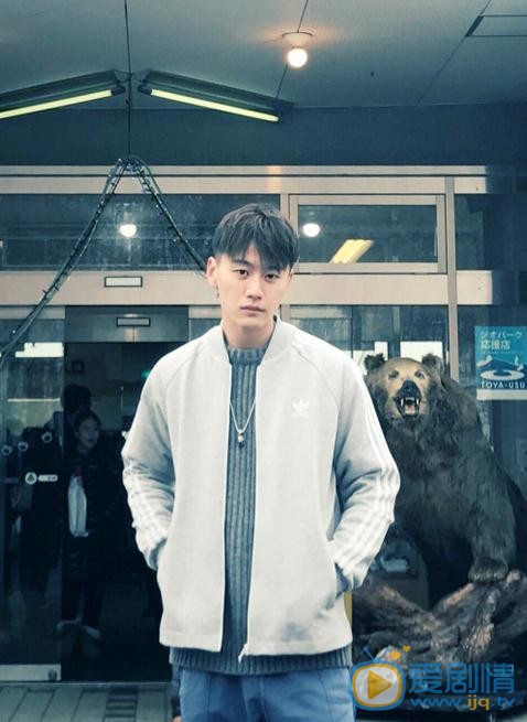 李柄辉生活照 李柄辉高清写真_李柄辉高清剧照