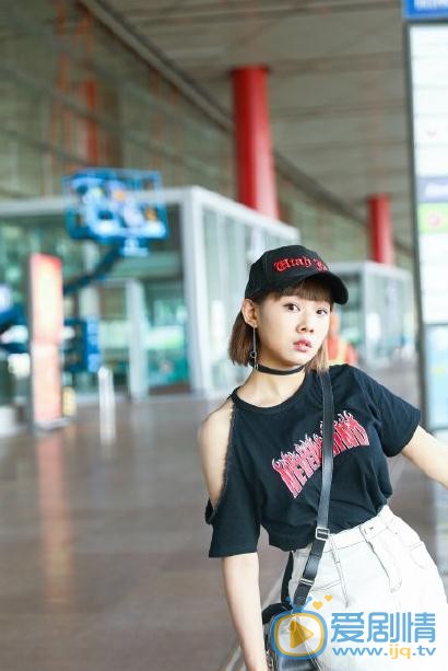 鲁照华机场照 鲁照华高清写真_鲁照华高清剧照