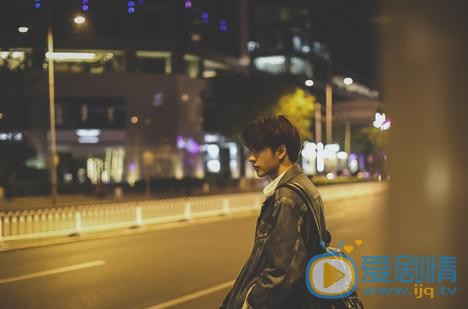 范晓东夜色街头写真 范晓东高清写真_范晓东高清剧照