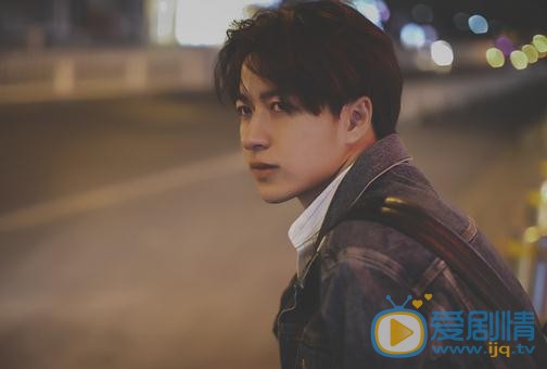 范晓东夜色街头写真 范晓东高清写真_范晓东高清剧照