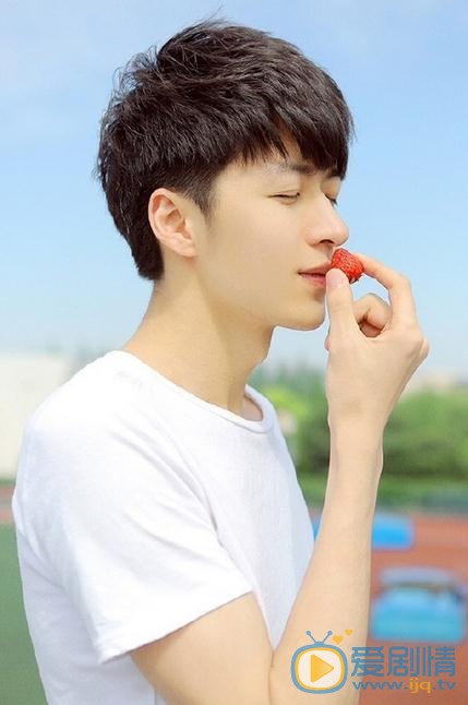 范晓东学生装扮写真 范晓东高清写真_范晓东高清剧照