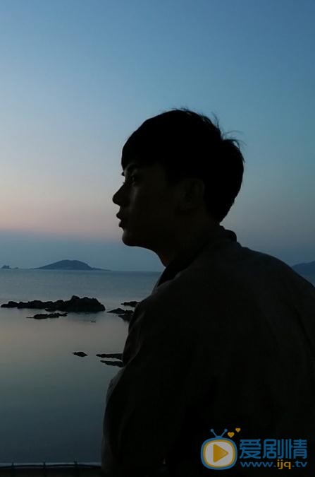 陆钧彦海边写真