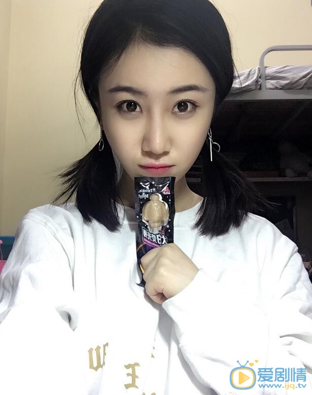 李思琪卖萌照 李思琪高清写真_李思琪高清剧照