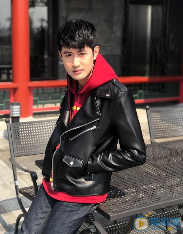 王超伟街拍写真 王超伟高清写真_王超伟高清剧照