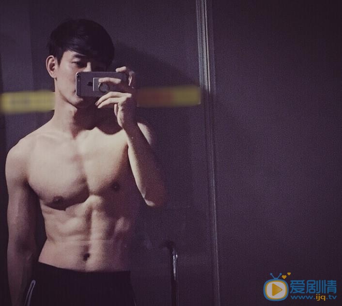 刘成瑞健身肌肉照 刘成瑞健身肌肉照