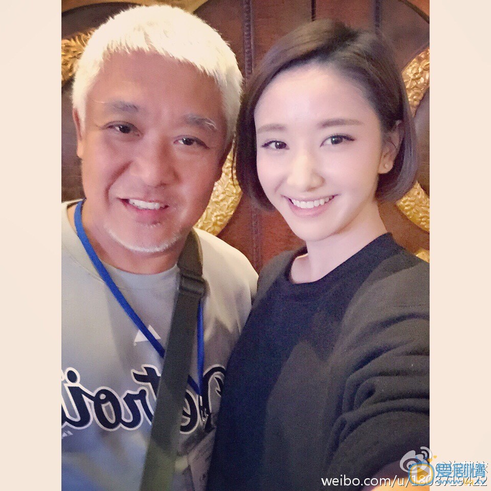 许芳铱与人合照 许芳铱高清写真_许芳铱高清剧照