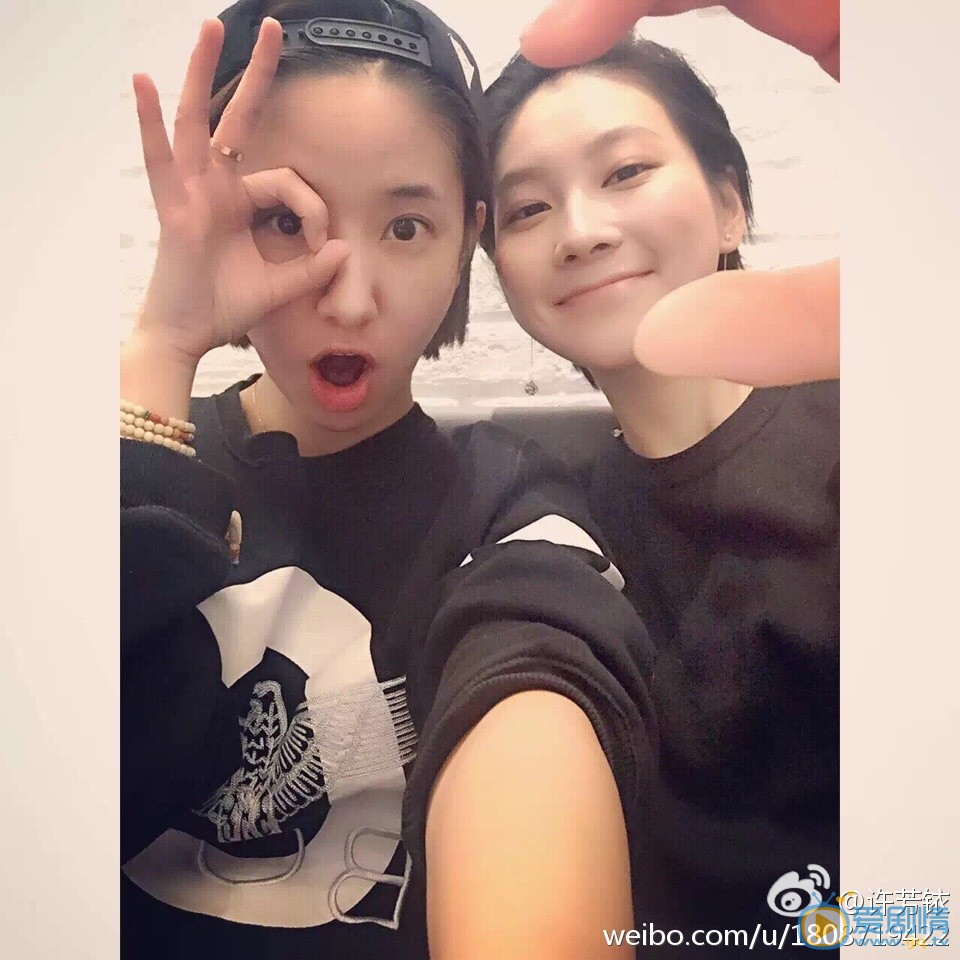 许芳铱与人合照 许芳铱高清写真_许芳铱高清剧照