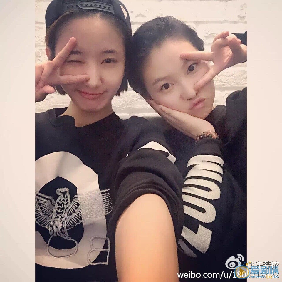 许芳铱与人合照 许芳铱高清写真_许芳铱高清剧照