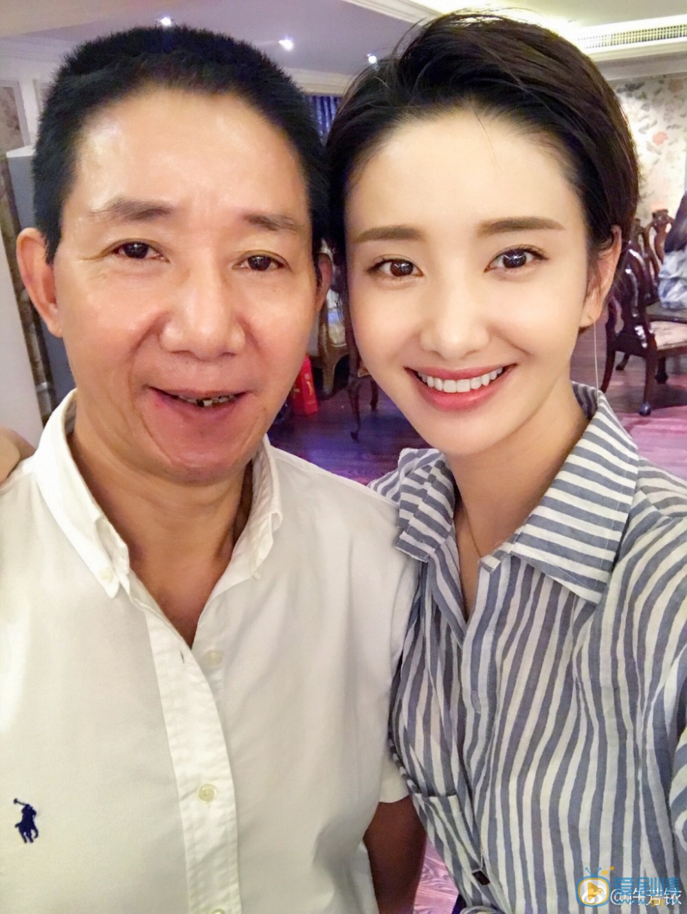 许芳铱与人合照 许芳铱高清写真_许芳铱高清剧照