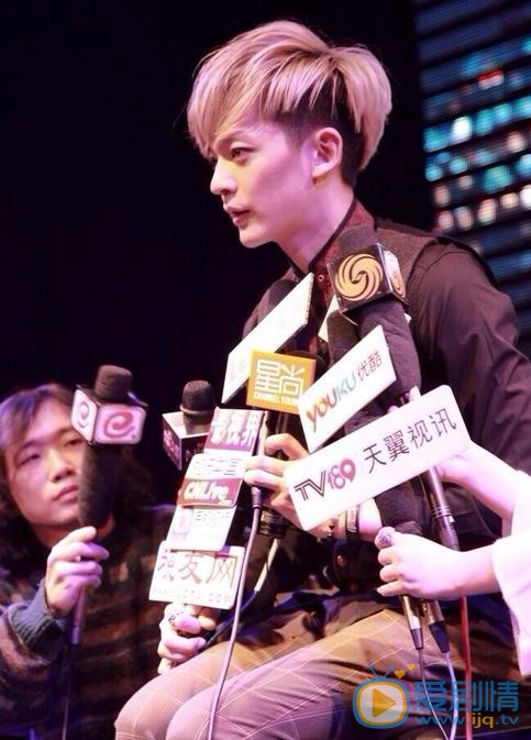 闫肃舞台照 闫肃高清写真_闫肃高清剧照