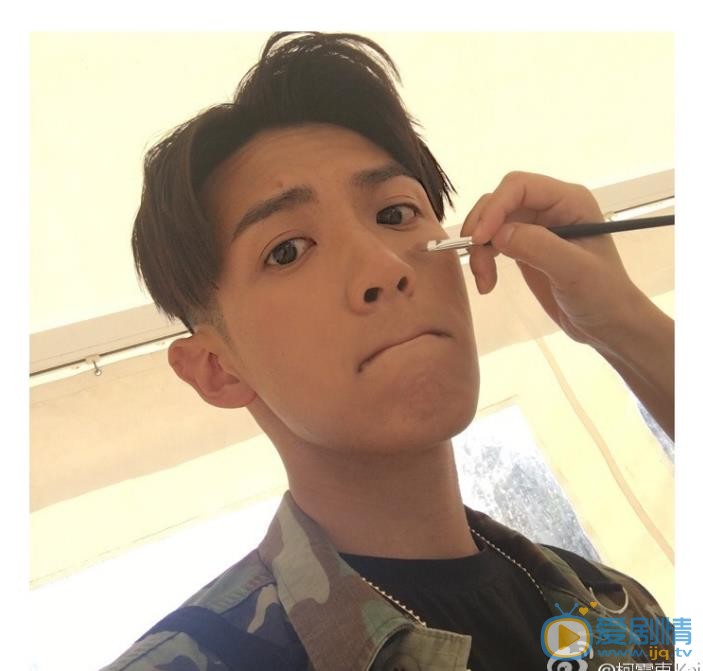柯震东对嘴卖萌照 柯震东高清写真_柯震东高清剧照