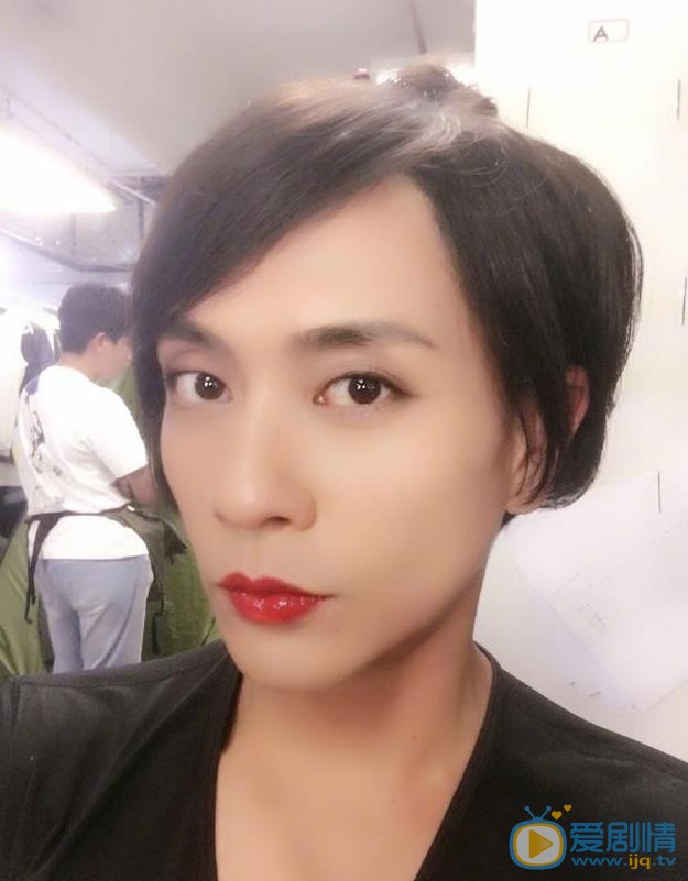 黄宗泽搞怪女装照 黄宗泽搞怪女装照