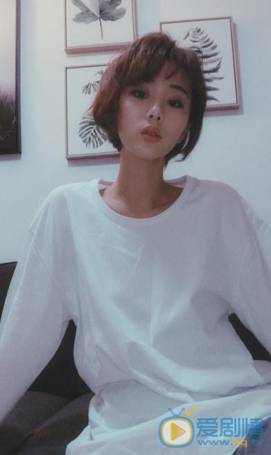 邓欣俏丽短发 邓欣高清写真_邓欣高清剧照