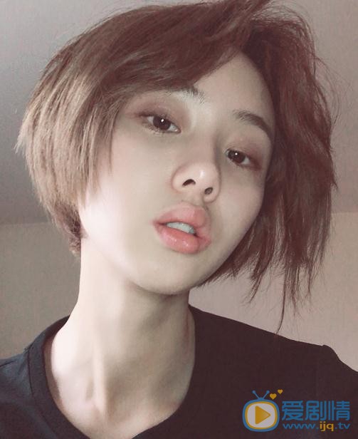 邓欣俏丽短发 邓欣高清写真_邓欣高清剧照