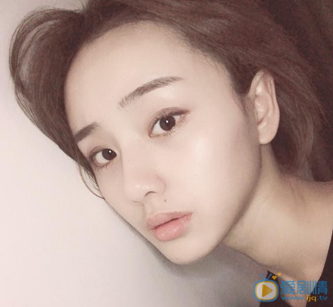 邓欣俏丽短发 邓欣高清写真_邓欣高清剧照