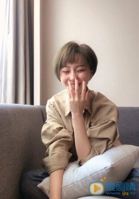 邓欣俏丽短发 邓欣高清写真_邓欣高清剧照