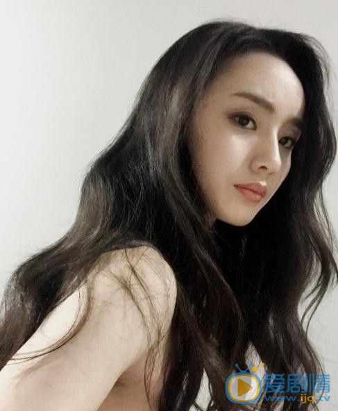 邓欣生活照