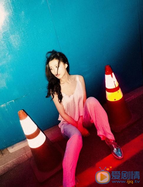 谢林彤夜色街拍 谢林彤高清写真_谢林彤高清剧照