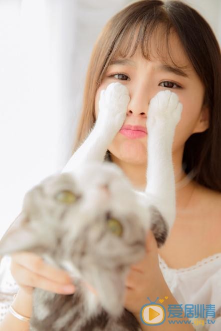 戚蓝尹写真《猫》 戚蓝尹高清写真_戚蓝尹高清剧照