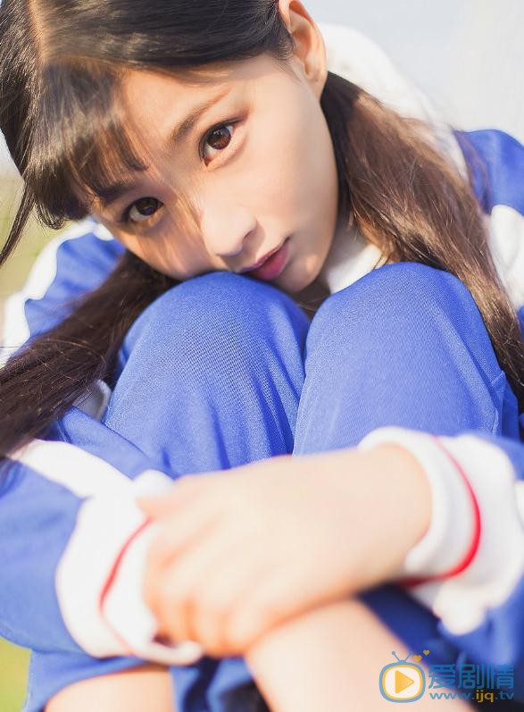 戚蓝尹制服写真 戚蓝尹高清写真_戚蓝尹高清剧照