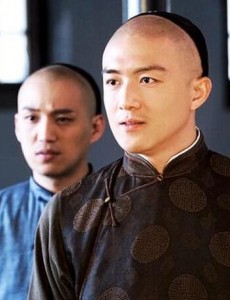 那年花开月正圆王世均喜欢周莹吗？王世均结局是什么？