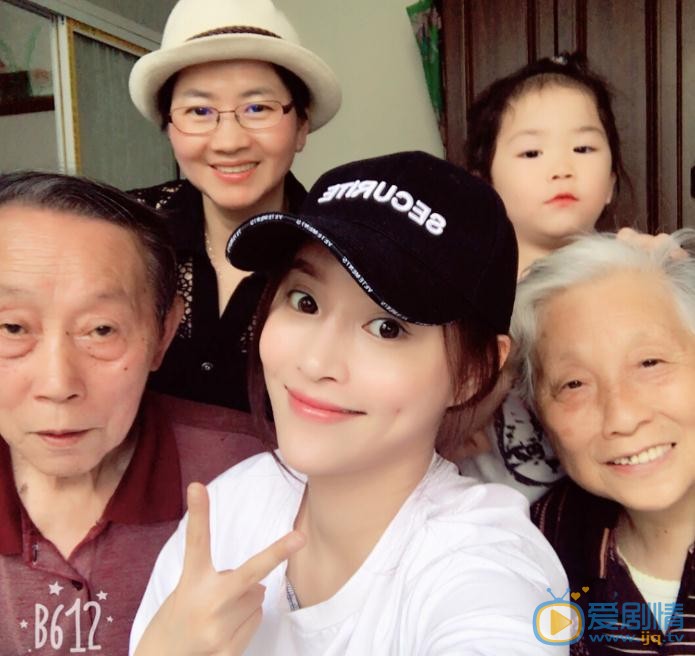 蔡蝶家人朋友照 蔡蝶高清写真_蔡蝶高清剧照