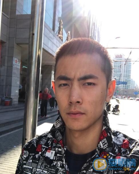 纪凌尘生活照 纪凌尘高清写真_纪凌尘高清剧照