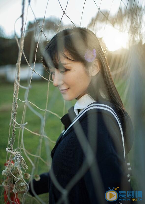 杨净如制服写真 杨净如高清写真_杨净如高清剧照